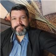 Hice diplomado de componente docente en Venezuela donde pude dar clases de comunicación y oratoria soy periodista titulado también puedo orientar sobre redacción en general y locución radial o voz en off para comerciales